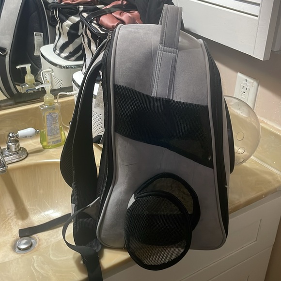 Cute cat carrier backpack in gray - Picture 5 of 7